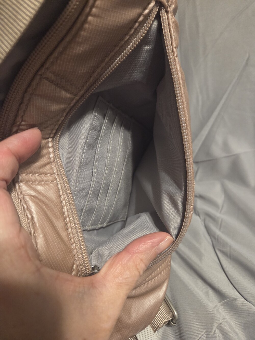 Brand New Baggallini Quilted Sling Crossbody in Soft Metallic Blush, No Tags . - Picture 5 of 5